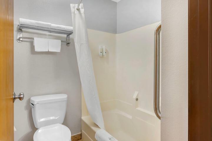 Room 9 of 34