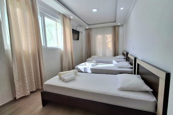 Room 27 of 83