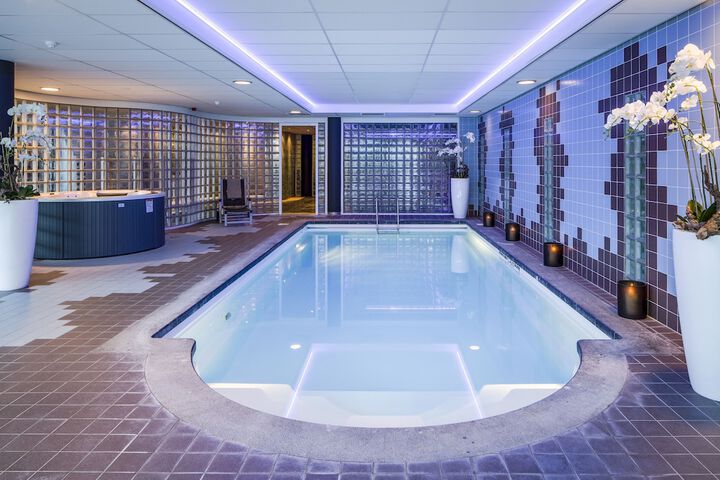 Pool Hotel