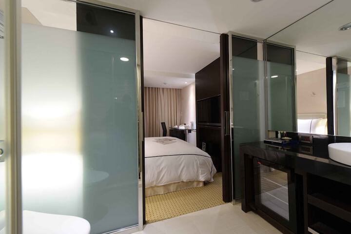 Room 5 of 41