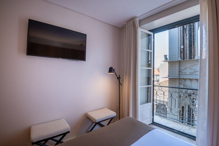 Room 16 of 65
