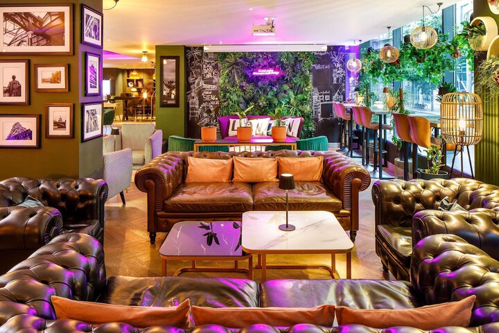 Lounge 69 of 103