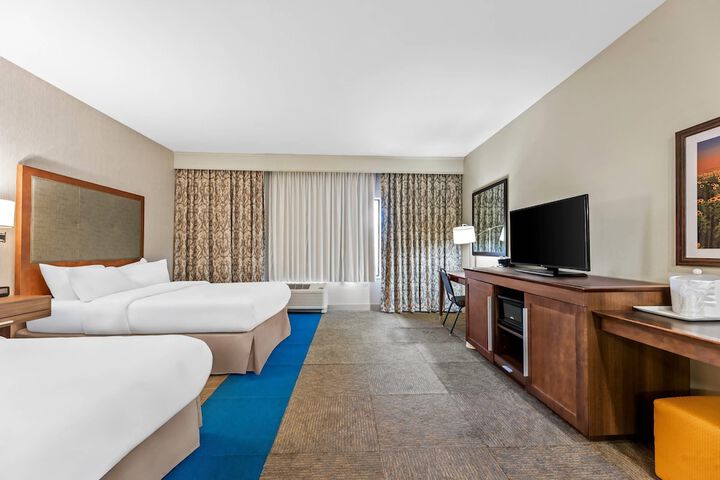 Room 32 of 68