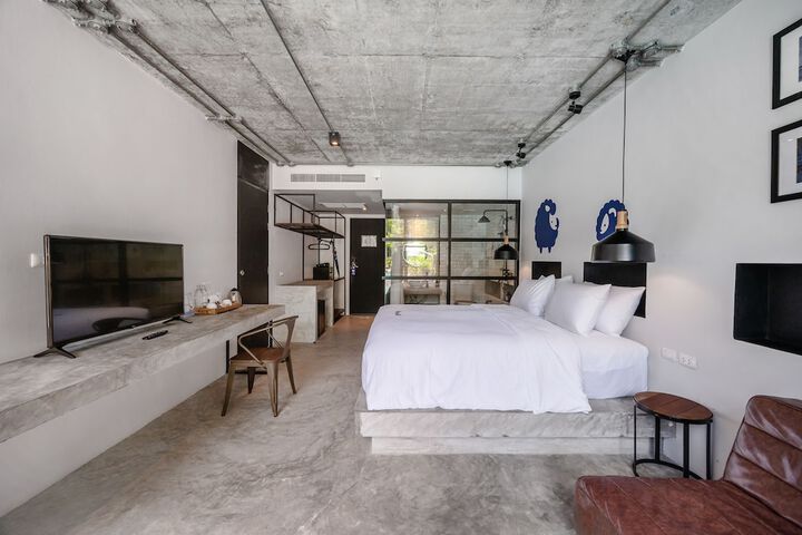 Room 10 of 96