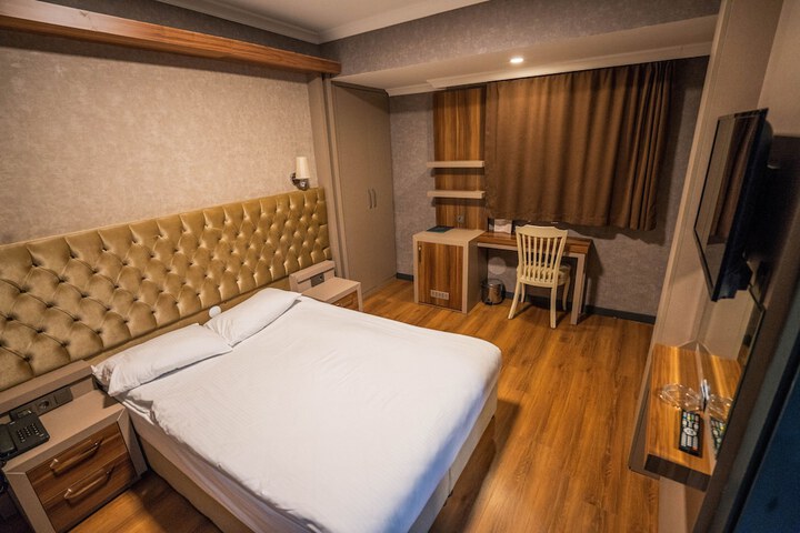 Room 13 of 34
