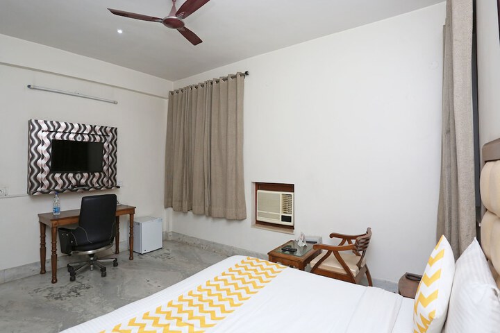 Room 13 of 26
