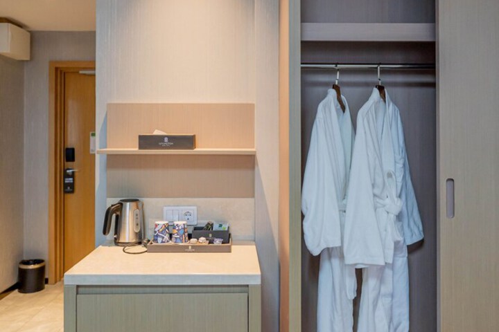 Room 15 of 27
