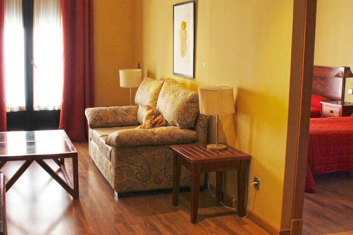 Room 9 of 12