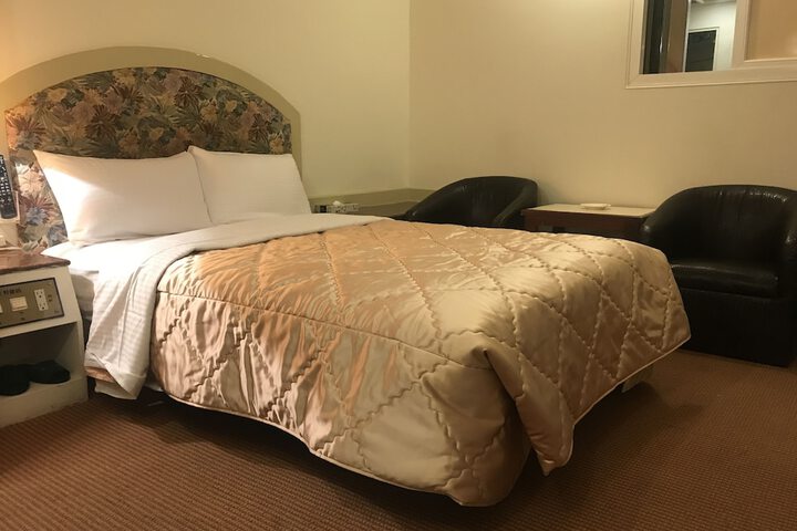 Room 7 of 27