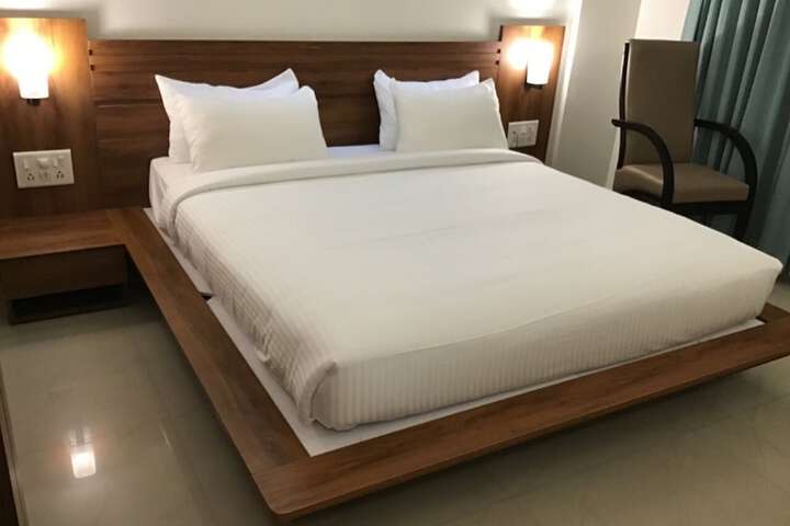 Room 4 of 6