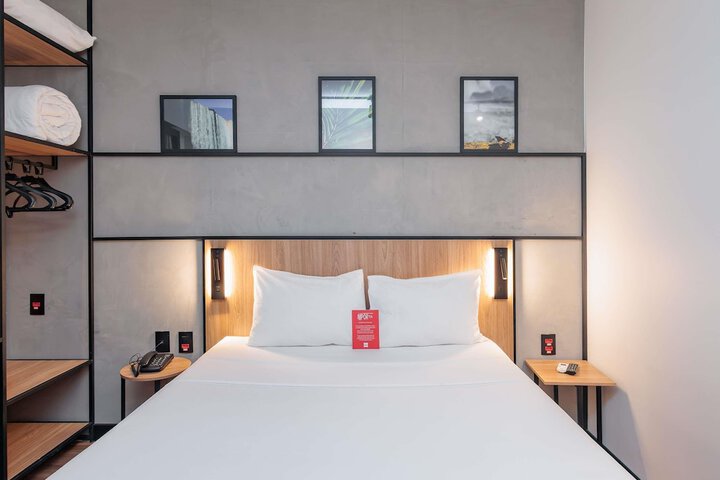 Room 53 of 105