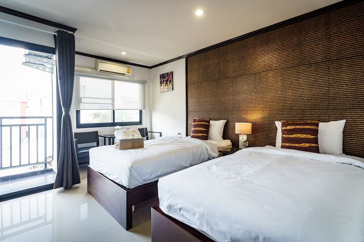 Room 6 of 25