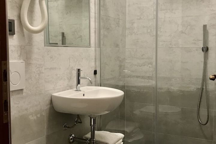 Room 16 of 30