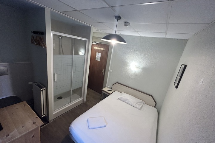 Room 27 of 81