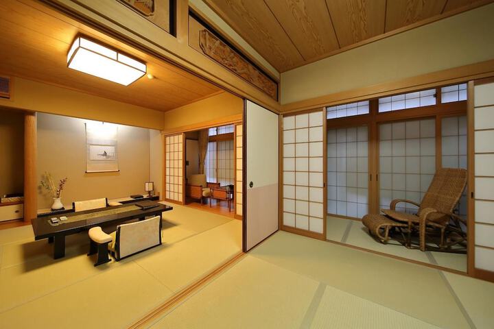 Room 12 of 44