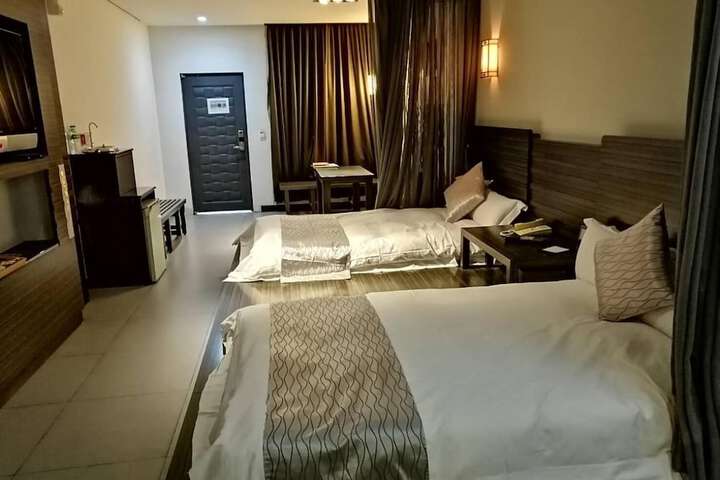 Room 12 of 43