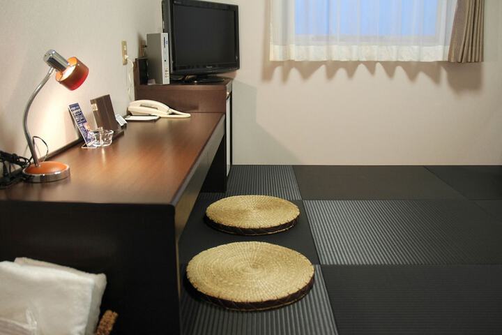 Room 8 of 31