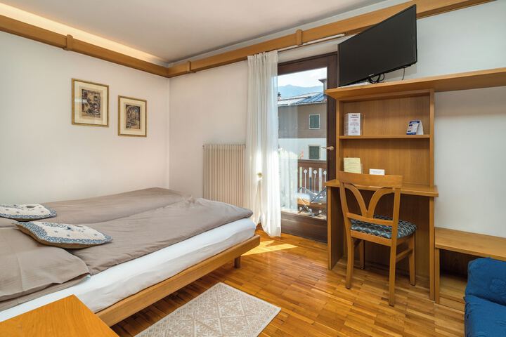 Room 32 of 69