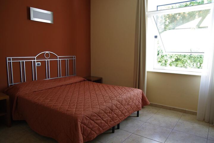 Room 28 of 64