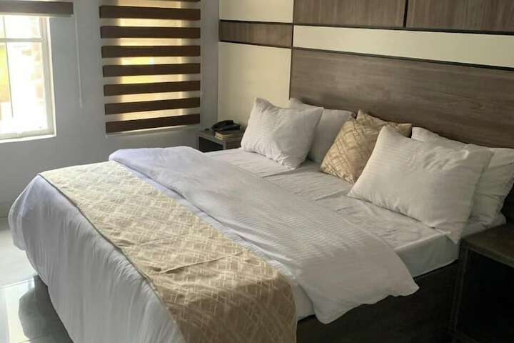 Room 28 of 63