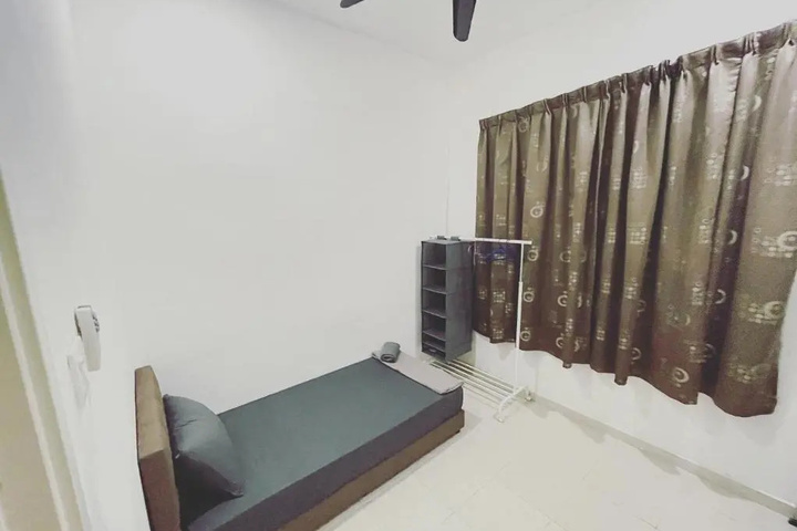 Room 6 of 6