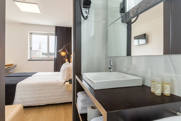 Room 16 of 25