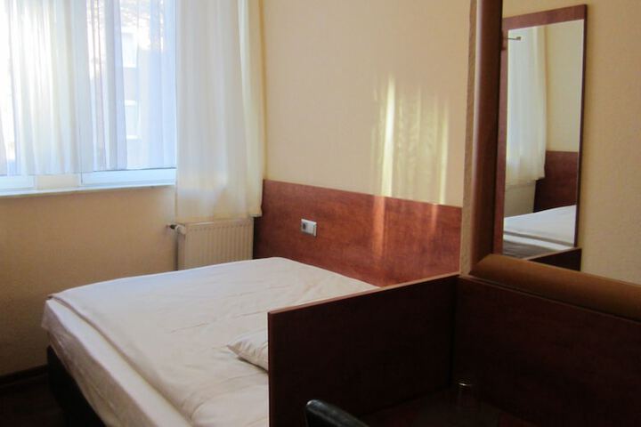 Room 6 of 38