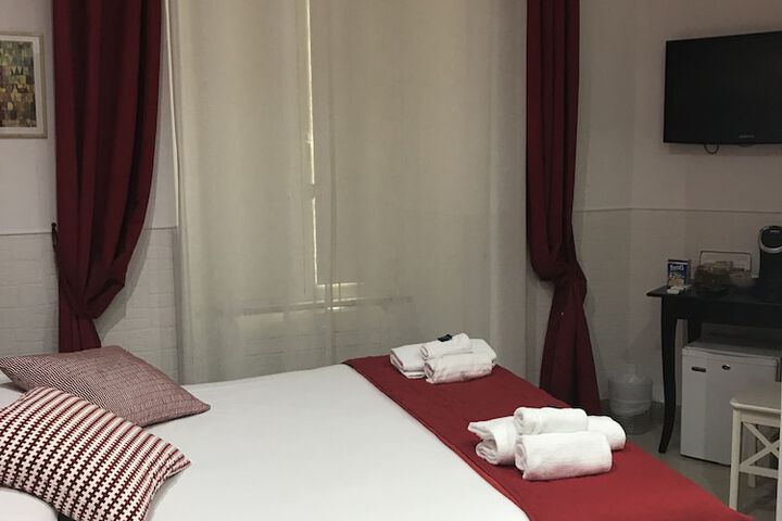 Room 4 of 32
