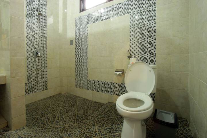 Room 160 of 213