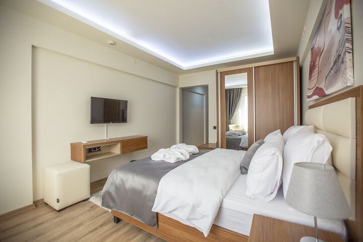 Room 7 of 33