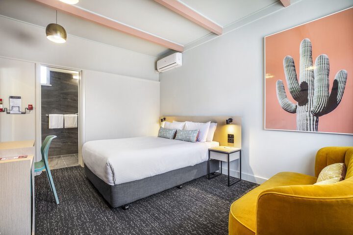 Room 4 of 43