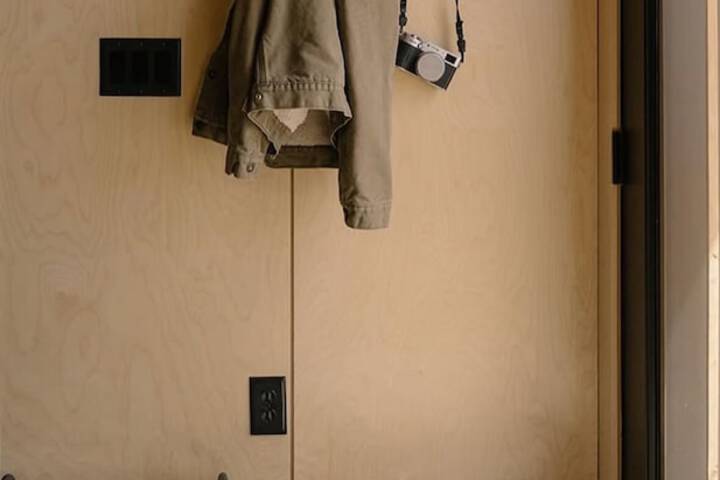 Room 32 of 65