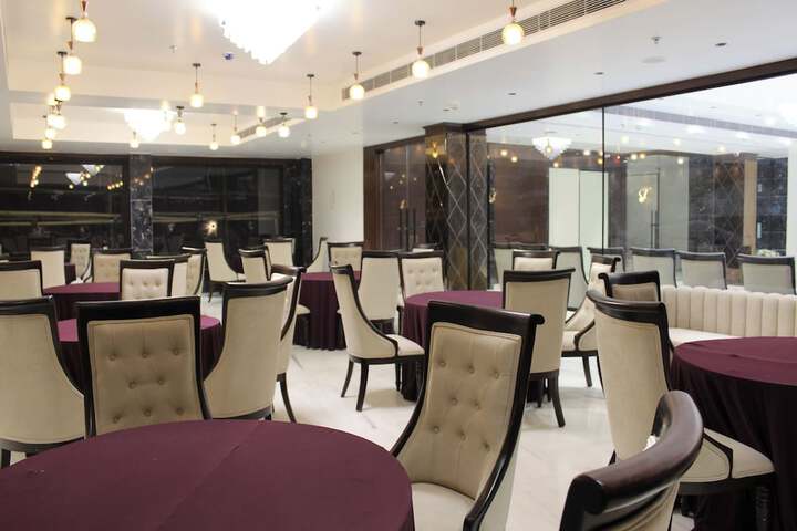 Dining 64 of 77