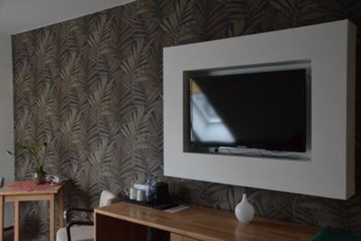 Room 27 of 32