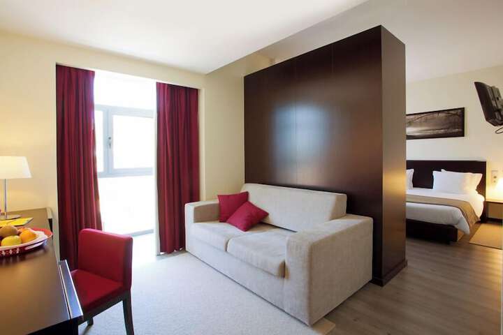 Room 16 of 38