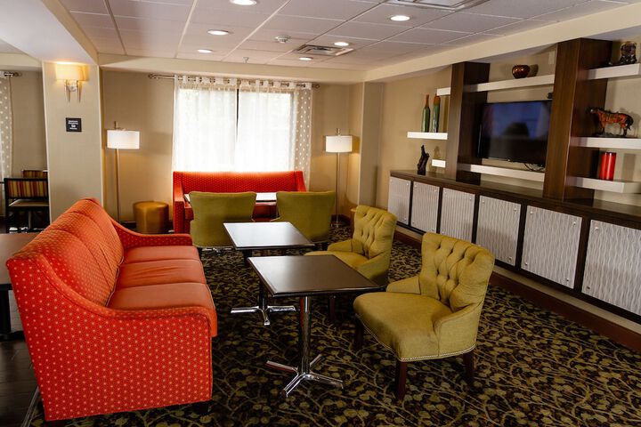 Lobby lounge