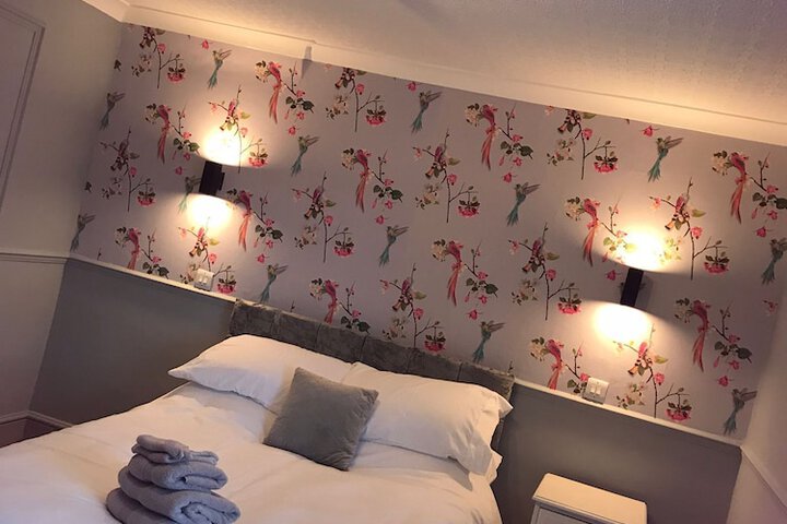 Room 3 of 8