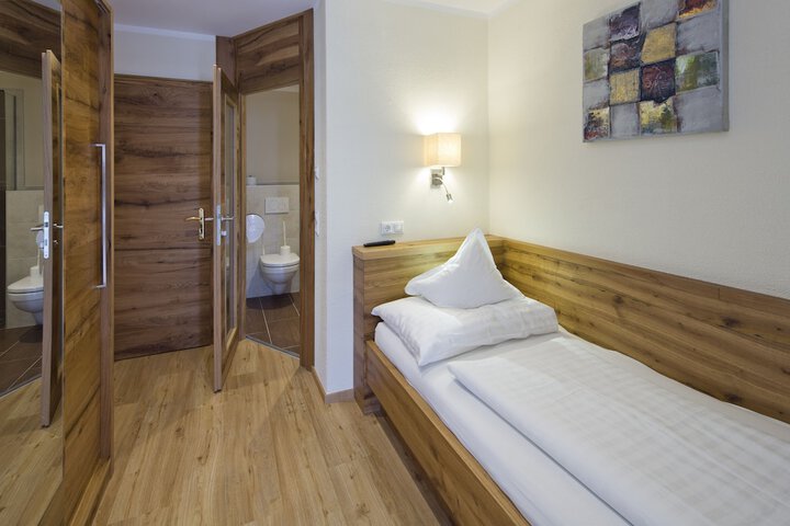 Room 2 of 55