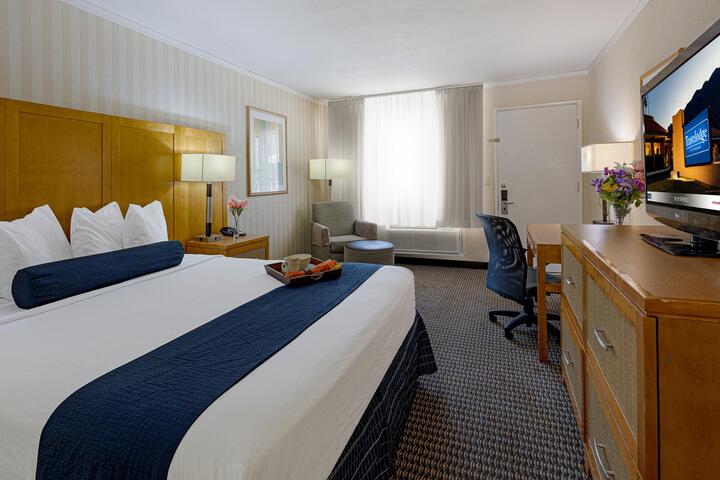 1 King Bed (22 of 22)