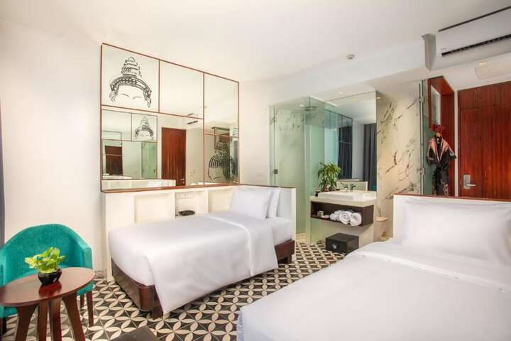 Room 13 of 23
