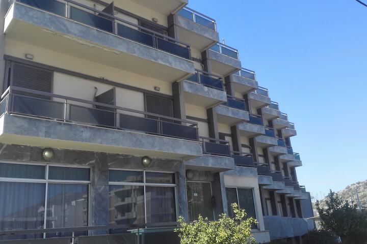 Glaros Hotel