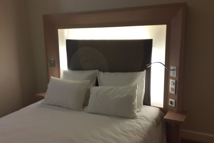 Room 5 of 32