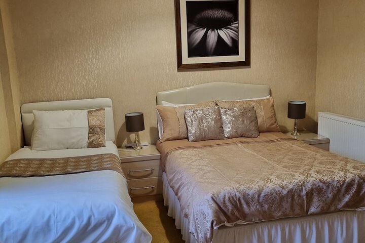 Room 44 of 184