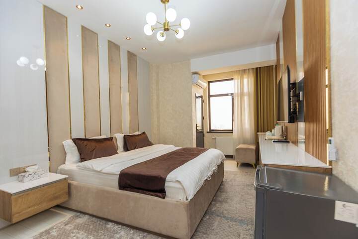 Room 4 of 68