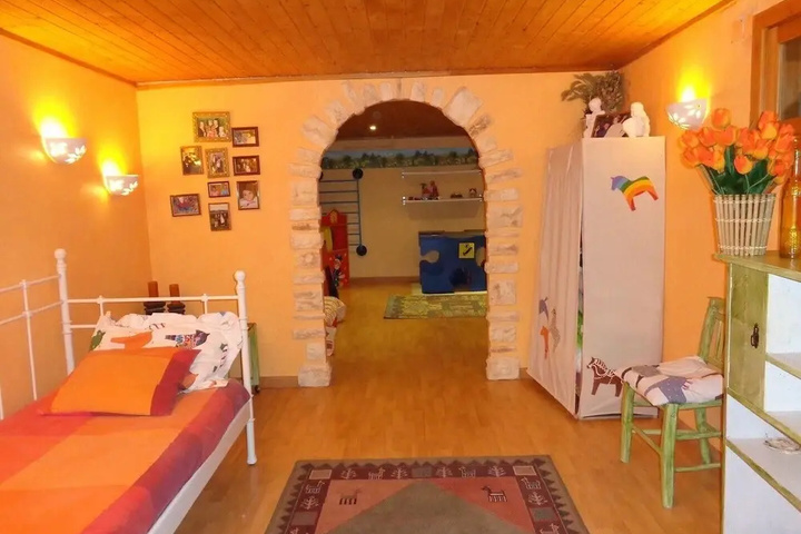 Room 2 of 22