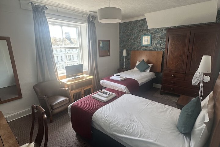 Room 6 of 65