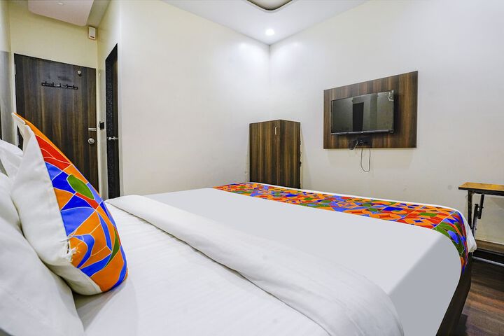 Room 8 of 25