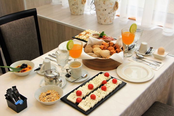 Breakfast/Coffee Service 62 of 85