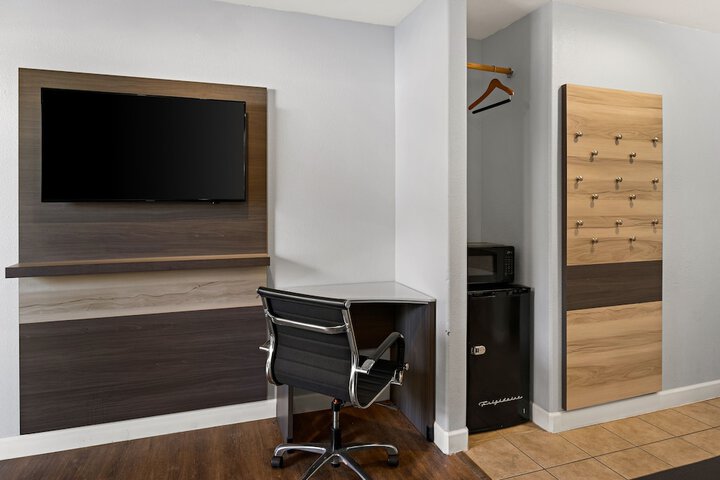 2 Double Beds (13 of 13)