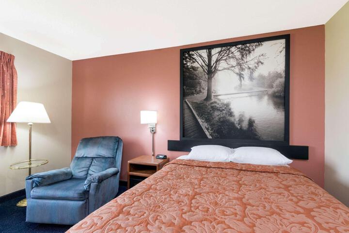 2 Queen Beds (2 of 10)